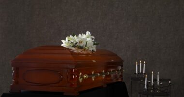 Rritet numri i trupave të padeklaruar në Kanada/ Kostot e funeralit janë shumë të larta