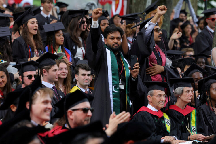 Më shumë se 1000 studentë të Harvardit protestuan në ceremoninë e diplomimit