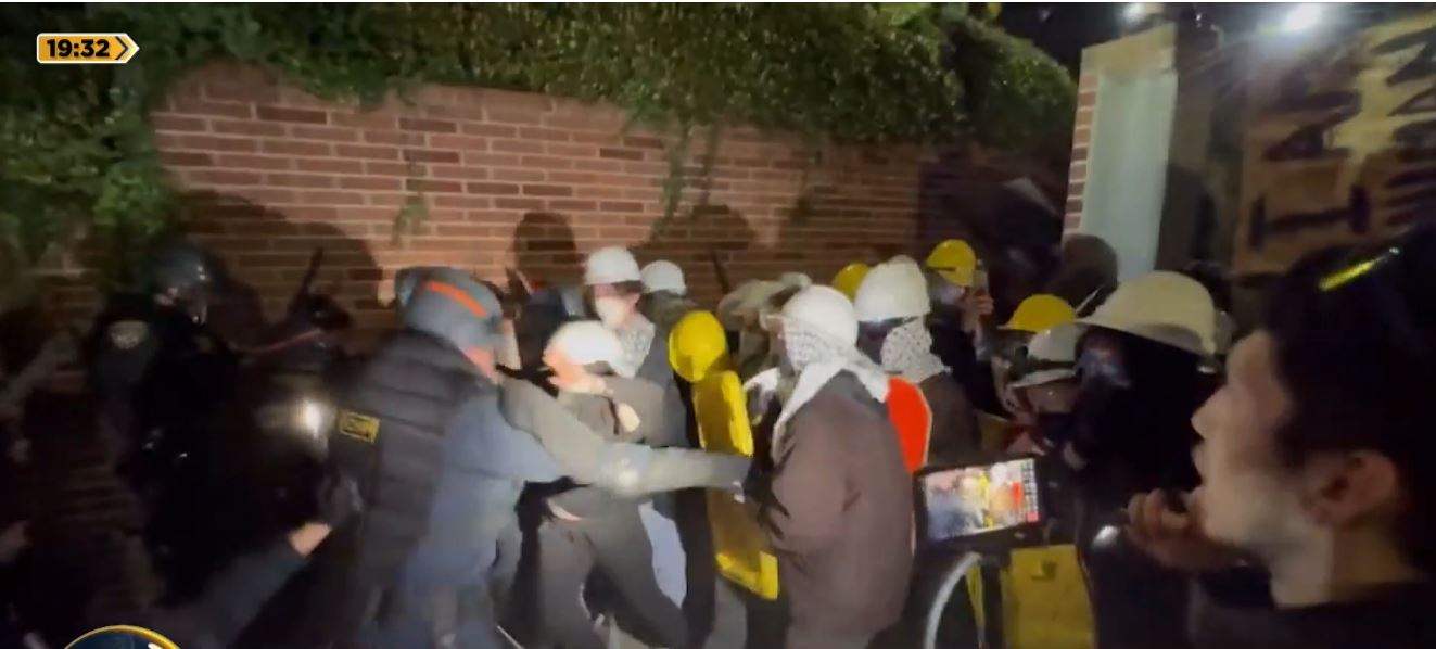 Protesta e studentëve në Los Angeles, ndërhyn policia për shpërndarjen e protestuesve