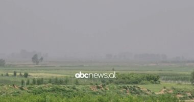 VIDEO/ Rajoni i Korçës “mbulohet” nga një pluhur masiv rëre