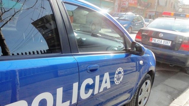 Ushtronin prostitucion në ambientet e një pallati në Durrës, procedohen 4 persona, mes tyre dhe të huaj