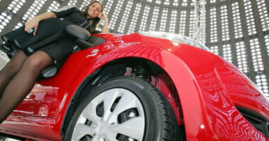 Pothuajse 914,000 makina të reja u regjistruan në BE në prill, një rritje prej 13.7 për qind