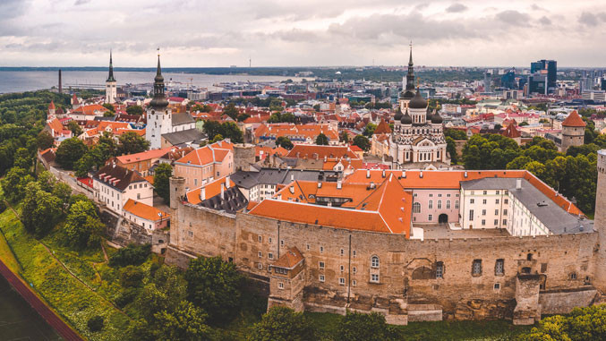 Estonia do të lejojë përdorimin e fondeve të ngrira ruse për dëmet e luftës në Ukrainë