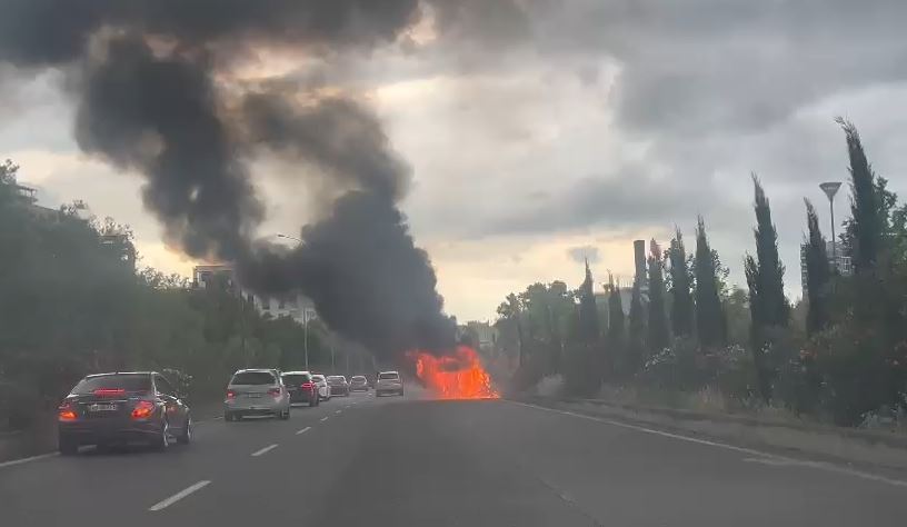 VIDEO/ Tiranë, makina merr flakë në ecje