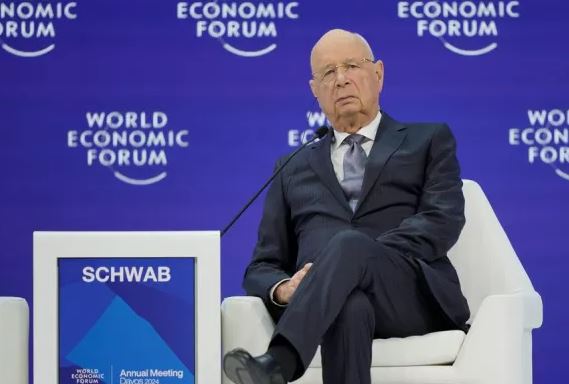 Klaus Schwab dorëhiqet si kreu i Forumit të Davos-it pas 50 vitesh në drejtim