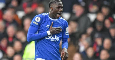 “Dirigjent” i mesfushës së “Bluve”, “gjigantët” e Anglisë pas “yllit” të Everton