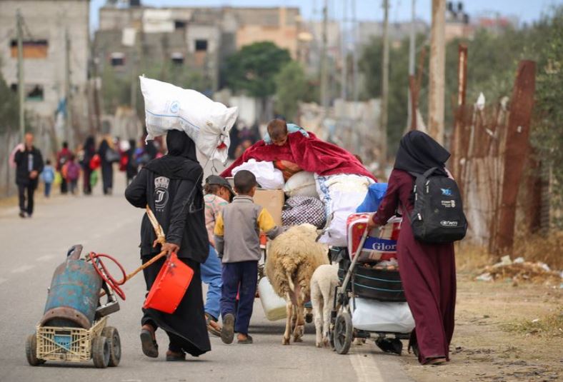 Mbi 900 mijë palestinezë janë zhvendosur nga Gaza gjatë dy javëve të fundit