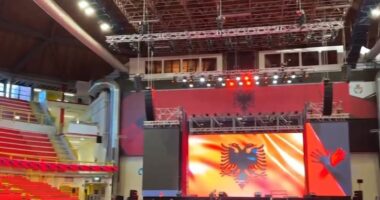 Turi me Diasporën/ Rama takim me shqiptarët në Itali: Po nisemi për vallen e dytë kuqezi në Europë