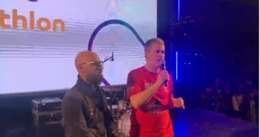 VIDEO/ Spektakël fishekzjarrësh dhe festë, Vlora çel sezonin turistik