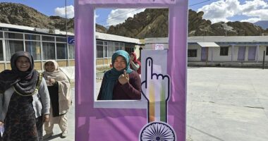 Një qendër votimi u hap vetëm për një familje në një fshat të Himalajeve/ Zyrtarët udhëtuan 180 km