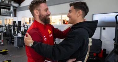 Buzëqesh De Rossi, “ylli” i “Verdhekuqve” gati për “Aspirinat” e Bayer Leverkusen