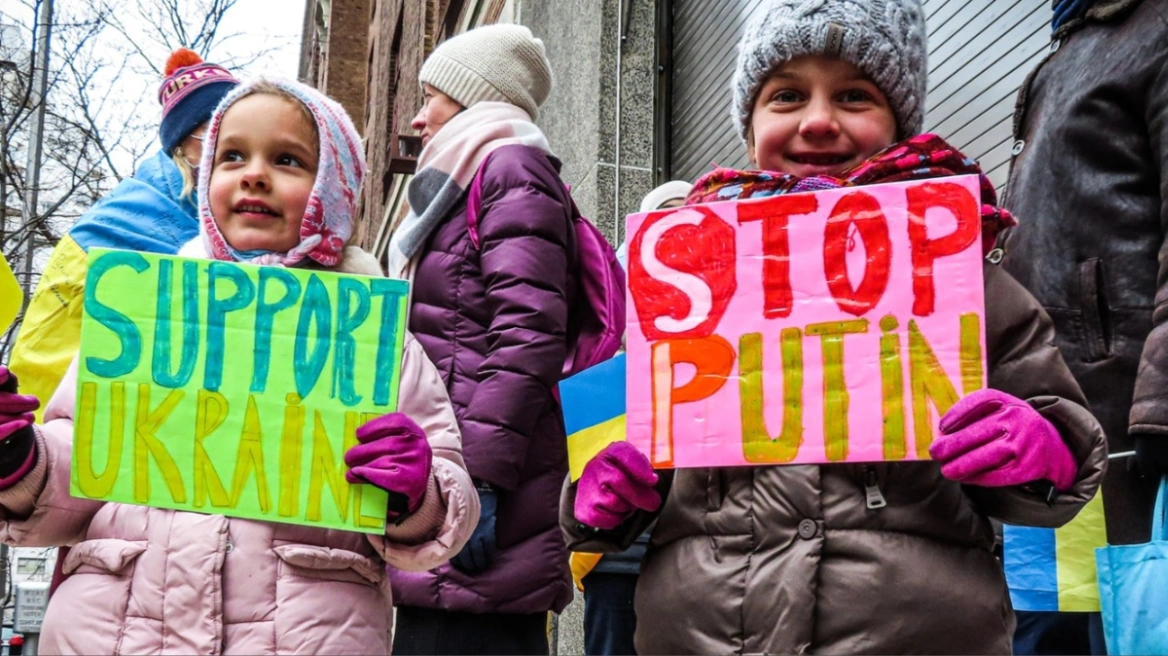 “Amnesty International”: Moska po i përdor fëmijët ukrainas si mjet për të kërcënuar familjet që kundërshtojnë luftën