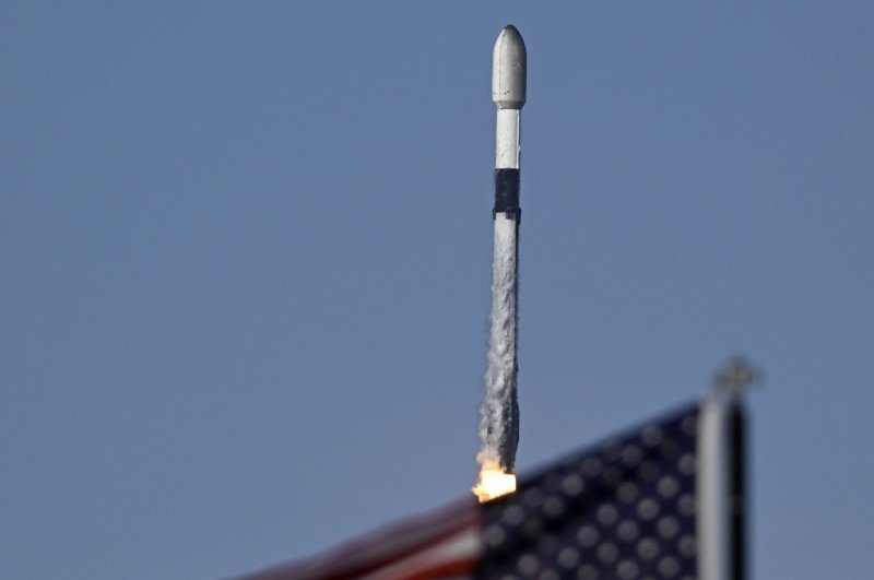 SpaceX lëshoi me sukses 23 satelitë Starlink nga Florida