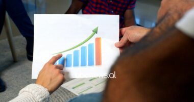 Përballje në ring e Start Up/ Të rinjtë me ide inovatore në biznes garojnë me njëri-tjetrin