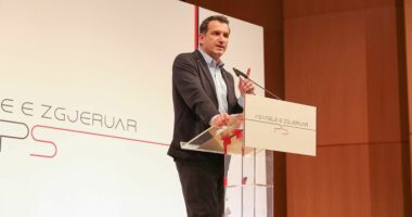 Veliaj: Nga 1 janari 2025 autobusët falas për pensionistët. Grupi i molotovit po përpiqet të pengojë çdo punë të mirë