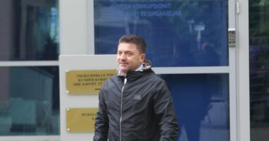 Tendera abuzivë/ Ish-kryetari i bashkisë së Kavajës, pesë orë në SPAK