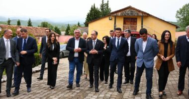 Presidenti Begaj në shkollën “Shën Jozefi Punëtor”: Model për shkollat profesionale!