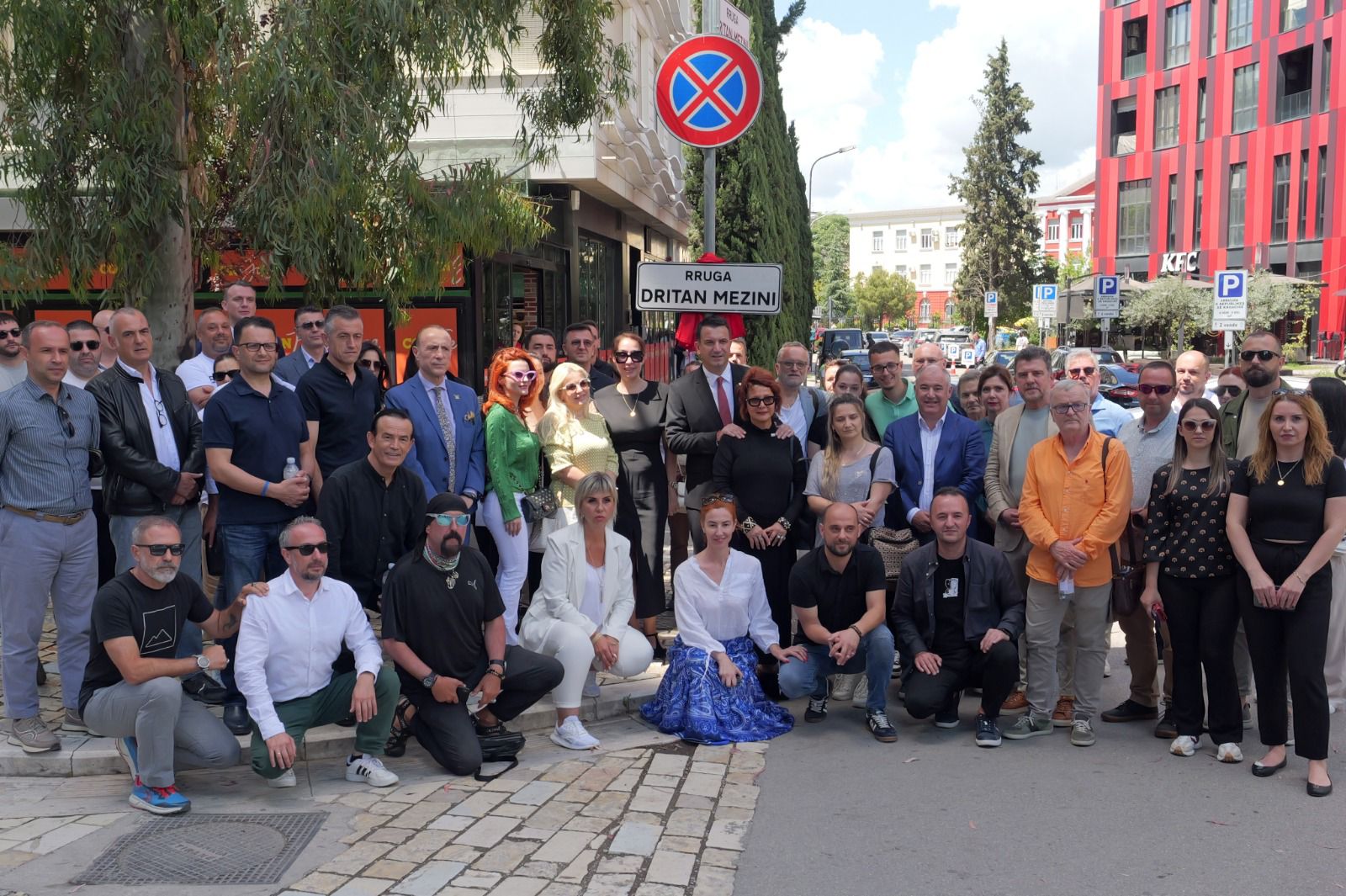 Një rrugë në Tiranë merr emrin e Dritan Mezinit, Veliaj: Do vazhdojë të na frymëzojë të gjithëve