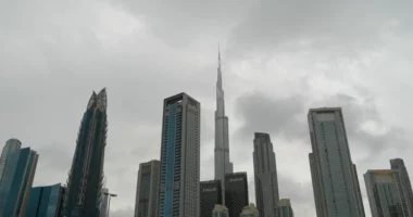 Emiratet e Bashkuara Arabe përfshihen sërish nga stuhitë