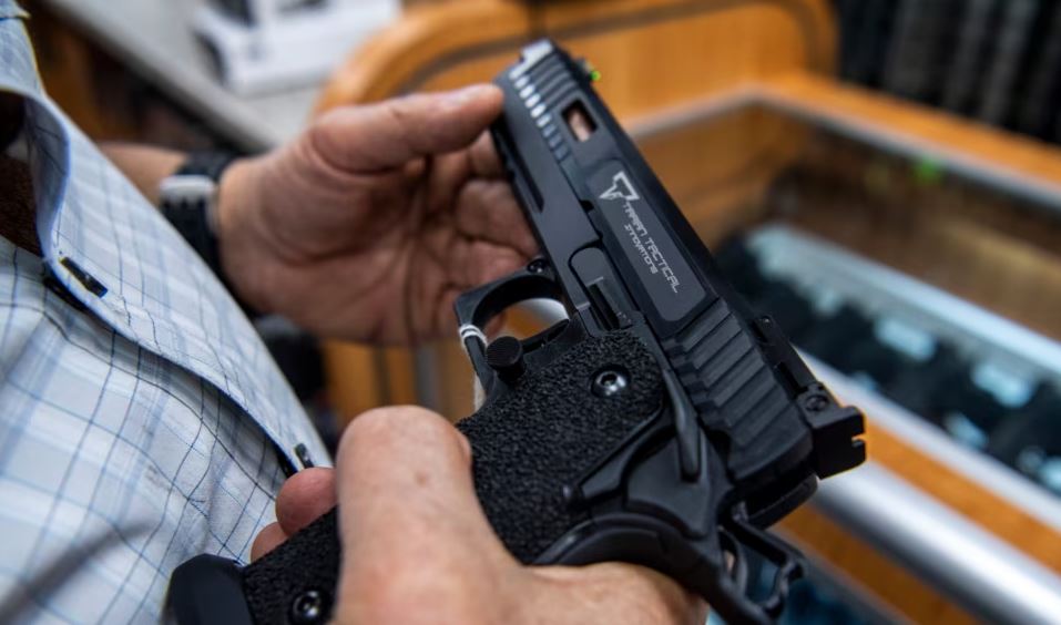 Presidencialet në SHBA/ Demokrati Biden dhe republikani Trump qëndrime të kundërta për armëmbajtjen