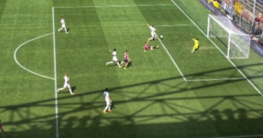 VIDEO/ Kumbullës i shkon ters, mbrojtësi shqiptar i dhuron fitoren Genoa duke shënuar autogol