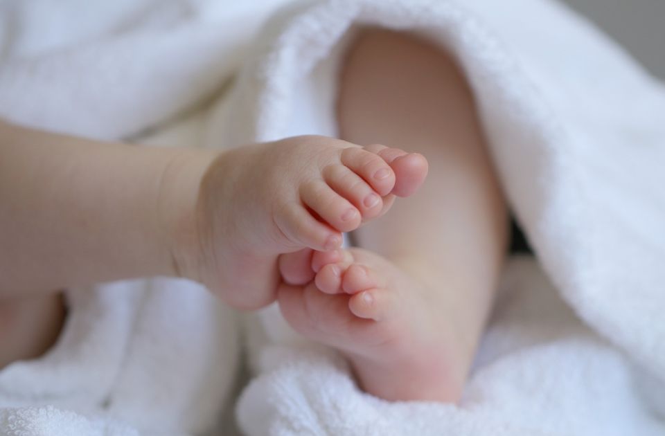 Për herë të parë, më pak se katër milionë foshnja lindën në BE në një vit