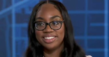 Adoleshentja hyri në universitet në moshën 10-vjeçare dhe mbaroi doktoraturën në moshën 17-vjeçare