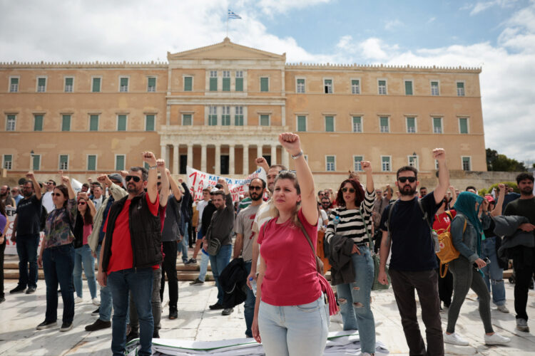 Nëpunësit civilë bëjnë grevë në Greqi, kërkojnë paga më të larta për shkak të çmimeve të shtrenjta