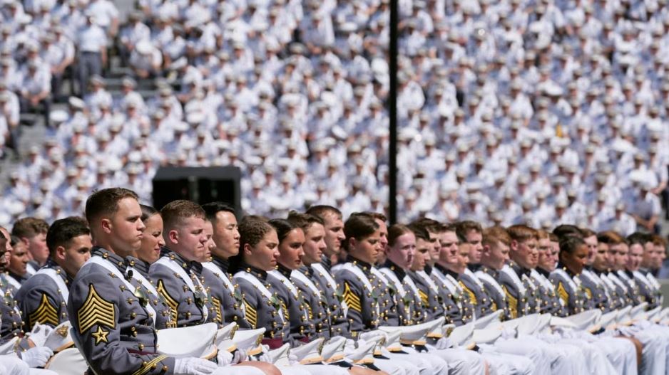 Biden kadetëve ushtarakë: Po thirreni për t’u përballur me kërcënime “si kurrë më parë”