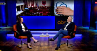 Situata paradoksale e “Memorialit të Fierit”, ministrja Koçiu: Autonomia për të rritur konkurrencën!