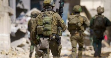 Ushtari izraelit djeg Kuranin në Gaza