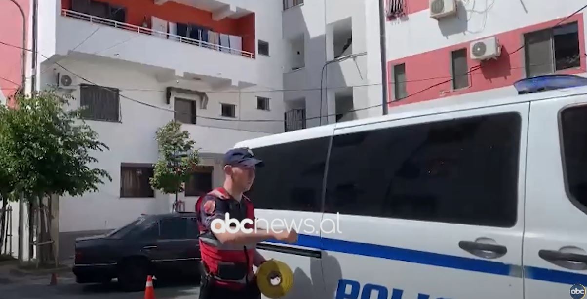 Djali vret nënën me thikë në Lezhë/ Detaje, banorët dëgjuan të bërtiturat e viktimës dhe lajmëruan policinë. Dera u hap nga…