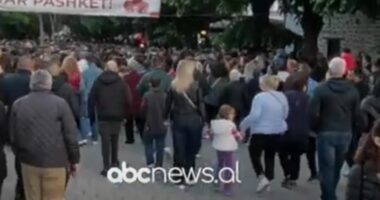 “E premtja e zezë”, besimtarët ortodoksë në Korçë, Vlorë e Fier kryejnë ritualet e ditës së shenjtë