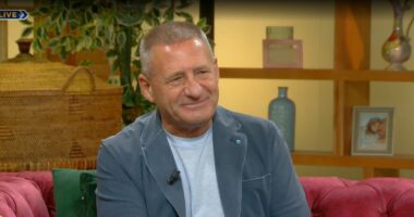 Nard Ndoka në një rrëfim brenda dhe jashtë politikës, politikani: Jam penduar që kam bashkëpunuar me Lulzim Bashën