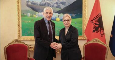 Kryeparlamentarja Nikolla takim me senatorin Casini: Italia mbështet përshpejtimin e anëtarësimit të Shqipërisë në BE