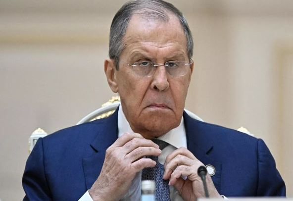 Lavrov: Zgjidhje politike në Ukrainë vetëm nëse Perëndimi ndalon furnizimin me armë