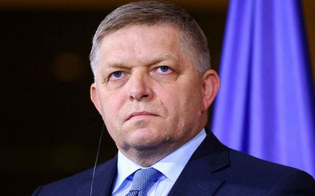 U sulmua me armë, kryeministri i Sllovakisë mbetet në rrezik për jetën