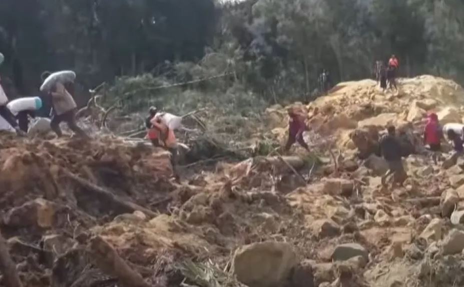 Rrëshqitjet në Papua Guinea e Re/ Shkon në 300 numri i viktimave, mbi një mijë shtëpi të shkatërruara