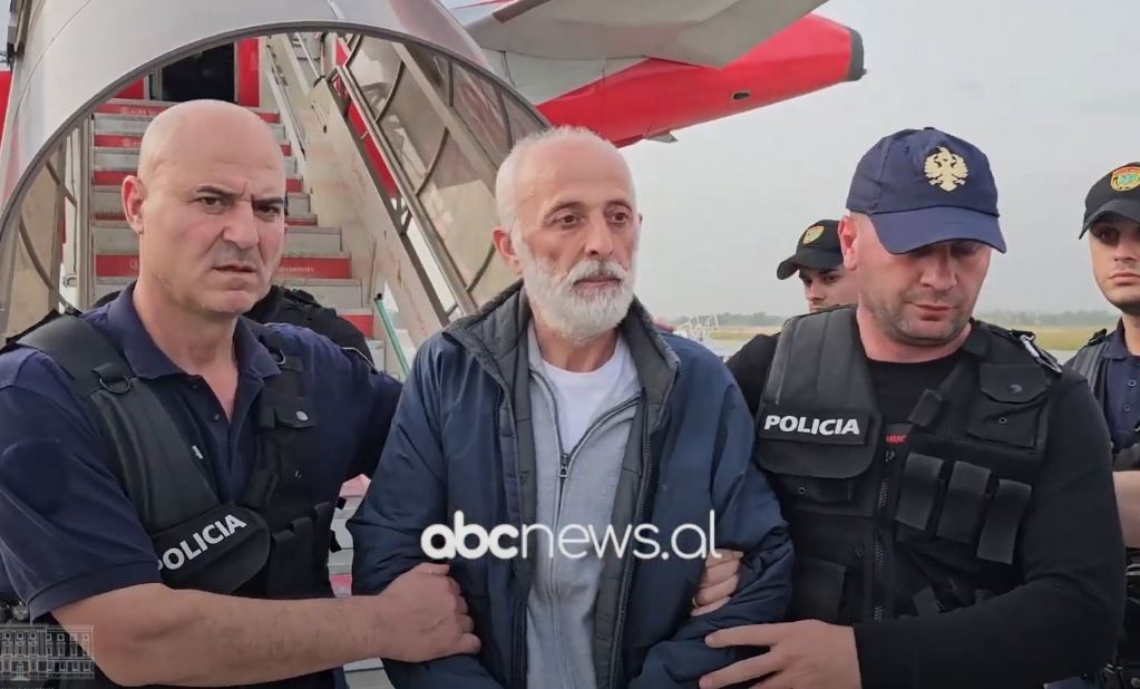 Në kërkim për vrasje të trefishtë/ 54-vjeçari fshihej në Itali, ekstradohet në Shqipëri