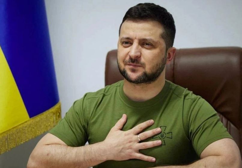 Zelensky uron Pashkët Ortodokse, u kërkon ukrainasve të luten për njëri-tjetrin