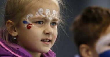 Amnesty International: Rusia po synon fëmijët që kundërshtojnë luftën në Ukrainë