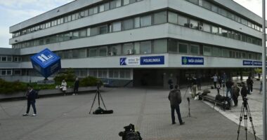 Kryeministri sllovak i nënshtrohet një tjetër operacioni, gjendja e tij mbetet e rëndë