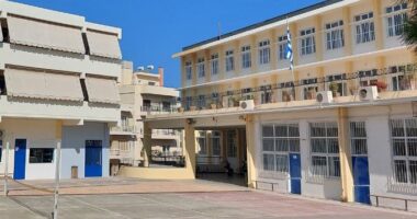 Greqi/ Alarm i rremë për bomba në 35 shkolla