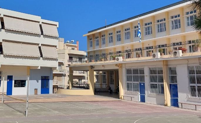 Greqi/ Alarm i rremë për bomba në 35 shkolla