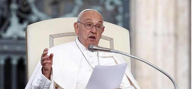 Vatikani kërkon falje për komentet homofobike të Papa Françeskut