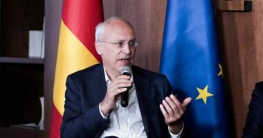 Ndahet nga jeta ish-ambasadori gjerman në Tiranë, Peter Zingraf