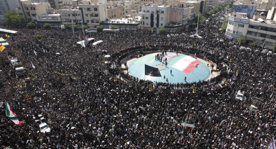 Humbi jetën pak ditë më parë, mbahet sot funerali i presidentit të Iranit