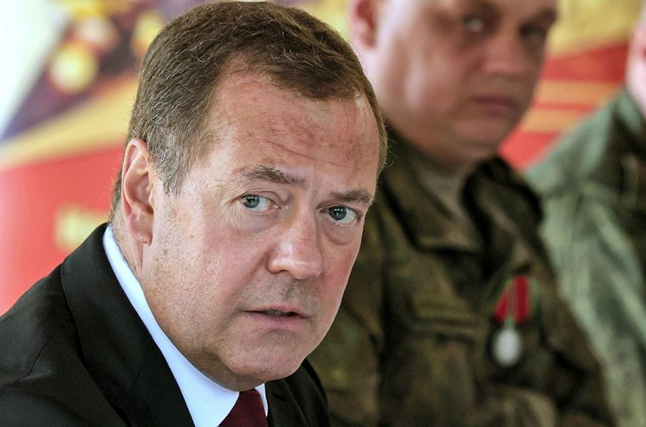 “Nuk po luajmë blofin për përdorimin e armëve bërthamore”, Medvedev: Ekziston mundësia për luftë me Perëndimin