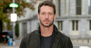 Tentuan t’i vidhnin makinën, qëllohet për vdekje aktori amerikan