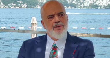 “Shqipërinë e Madhe mund ta mundë bota serbe”, Rama për deklaratën e Vulin: Pas të 40-ave çdo njeri mban përgjegjësi për fytyrën që ka